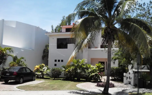 Casa en PlayaDelCarmen 526 by Sinbad
