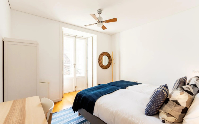 JOIVY Chiado Self Check-In 2-BR Flat w/Parking