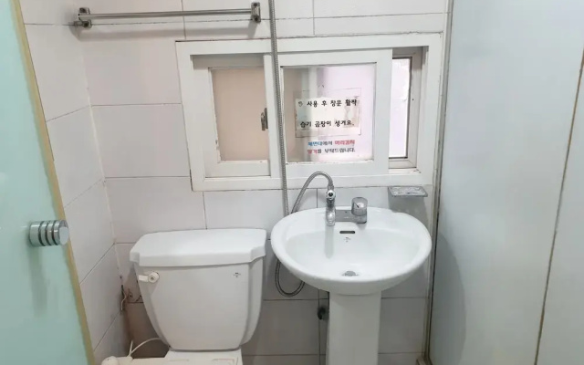 cozy livingtel(female only)