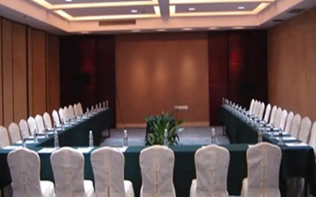 Yelan Bay Resort