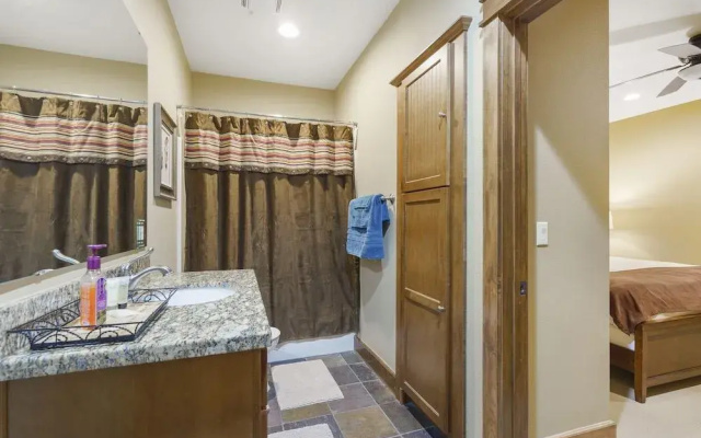 Taneycomo Retreat - Lakefront Condo