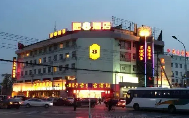 Super 8 Hotel