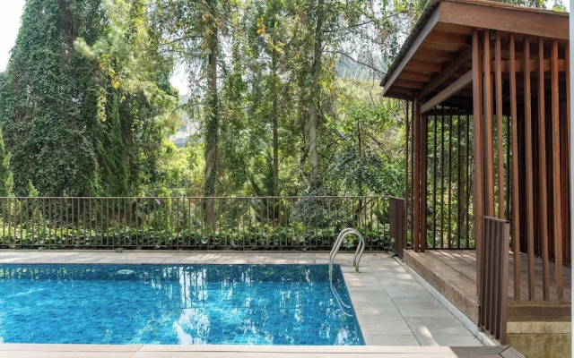 Mentari Hill View 8 BR heated pool and movie room