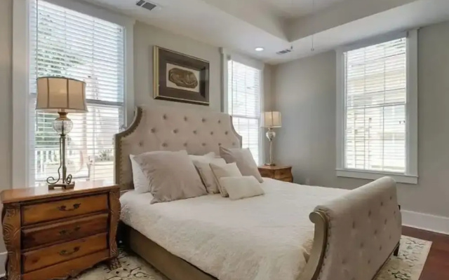 Beautifully Renovated 5 bedroom 5 bath