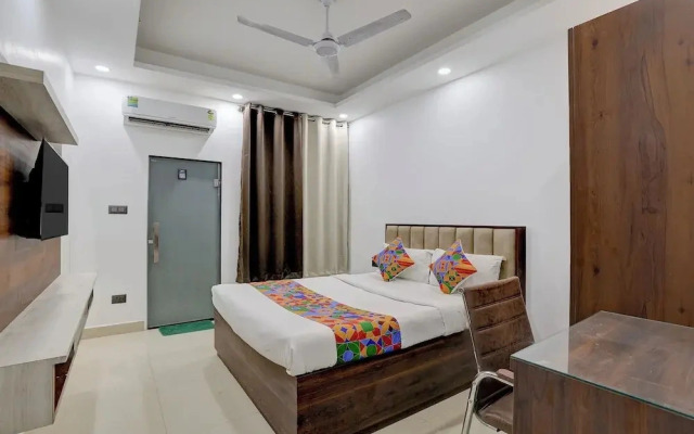 Fabhotel Groom Room