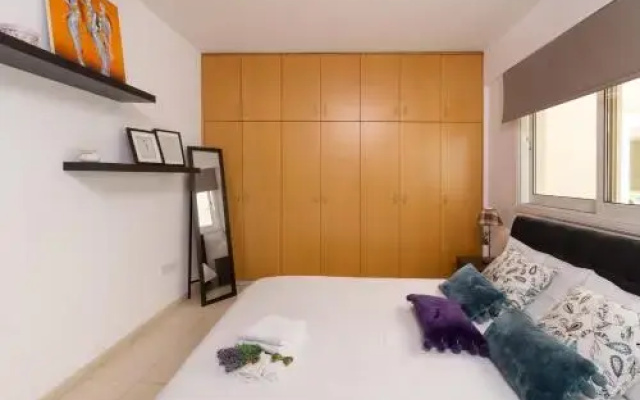 Elena Court Apt 401