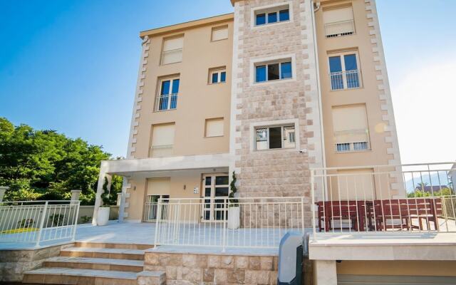 Отель Sea Point I Черногория, Тиват - отзывы, цены и фото номеров - забронировать отель Sea Point I онлайн вид на фасад