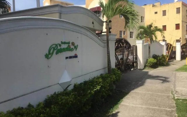Total New!! Exclusive!! Apt At Paradise V .