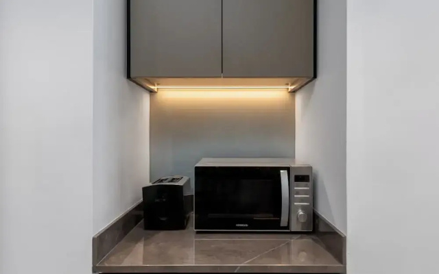 Waves - Elegant Studio Retreat in Dubai’s Business Bay