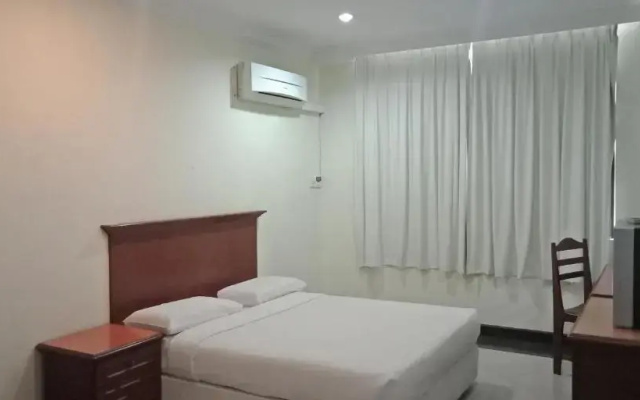 The Upper Deck Hotel