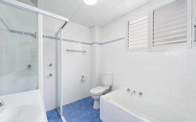 Del Rae, Unit 6/25 Shoal Bay Road