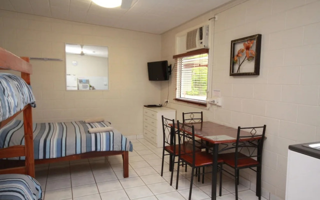 Seaforth Holiday Units