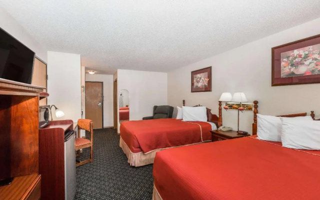 Howard Johnson by Wyndham Wichita Airport