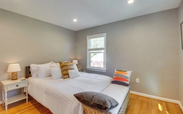 Charming Retreat in Charlottesville w/ Deck!