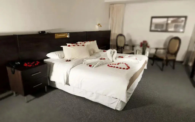 Avanti Hotel & Convention Center