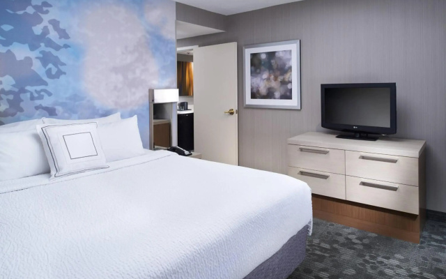 Courtyard by Marriott Cleveland Airport North