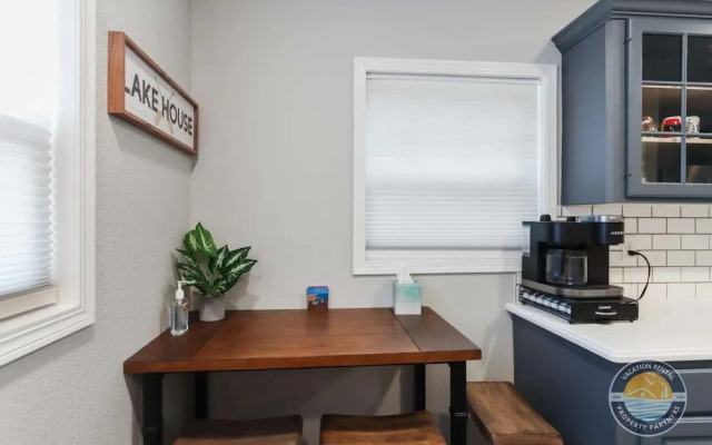 Charming, Pet-friendly Lake Retreat