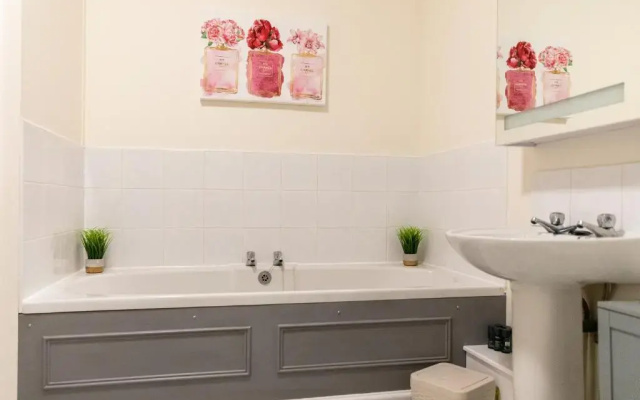 Stylish Modern Apartment in the heart of Ryde
