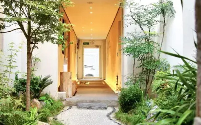 Luoyi Ancient City Flute House Homestay