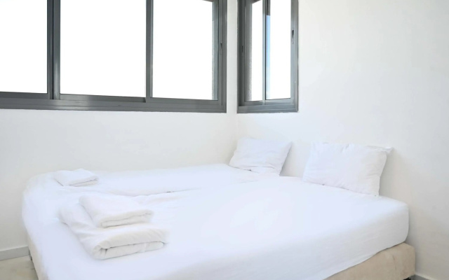Beautiful 4BR Penthouse in Sheinkin street by HolyGuest