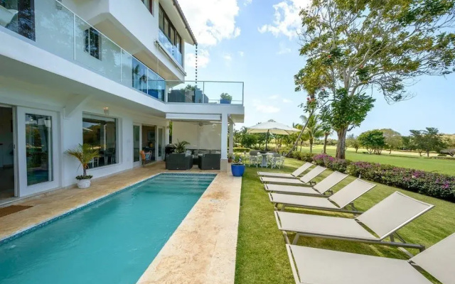 Private Villa with Pool and Golf Cart