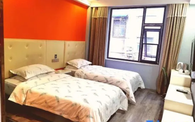 Zhoukou Erqi Express Hotel