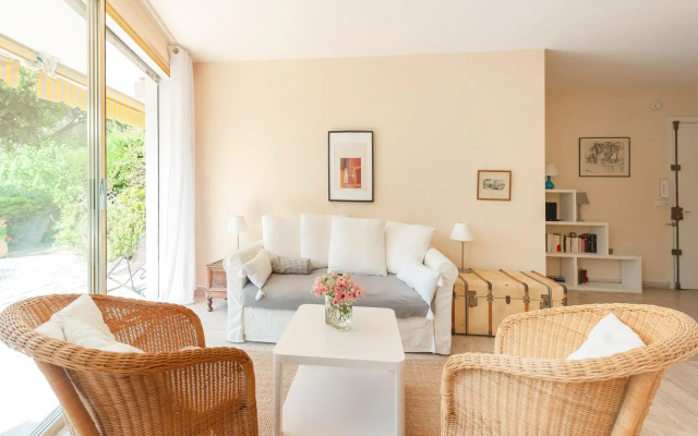 Scenic apartment in Cannes with private terrace