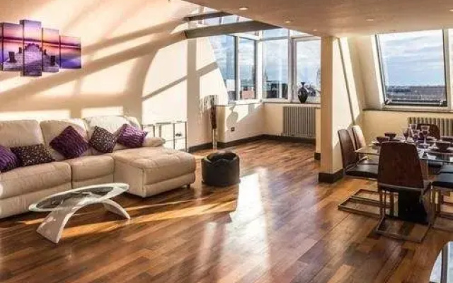 Shelton House Apartment