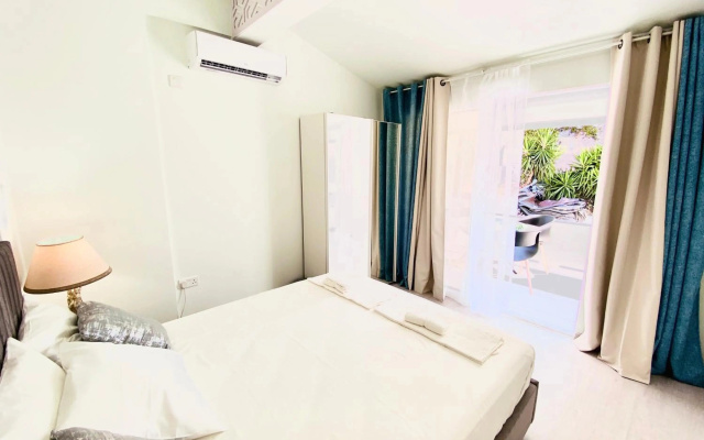 SANDY BAY Villa