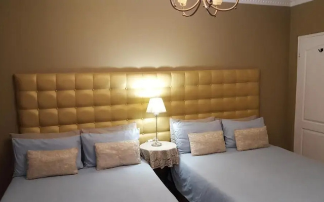 Savoy Lodge - Standard Double Room 7