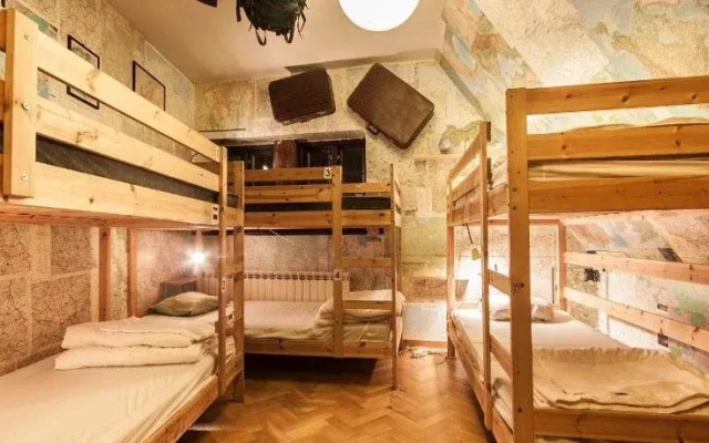 High 5 Hostel