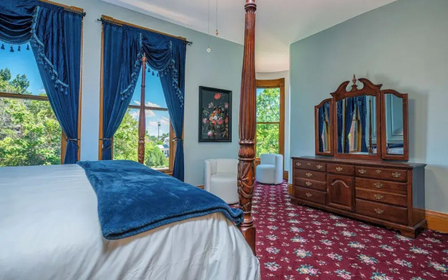 Orman Mansion - Pueblo's Most Luxurious Stay