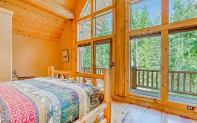 Skiing Bear Chalet