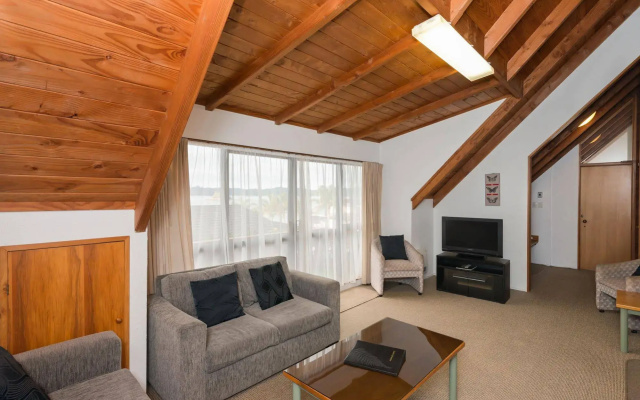 Swiss Chalet Lodge Motel
