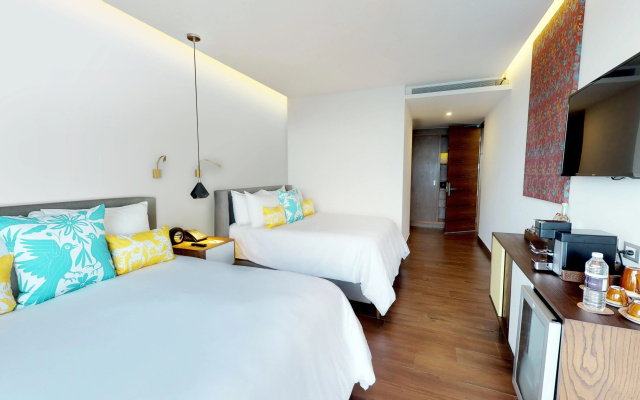 The Fives Downtown Hotel & Residences, Curio Collection by Hilton