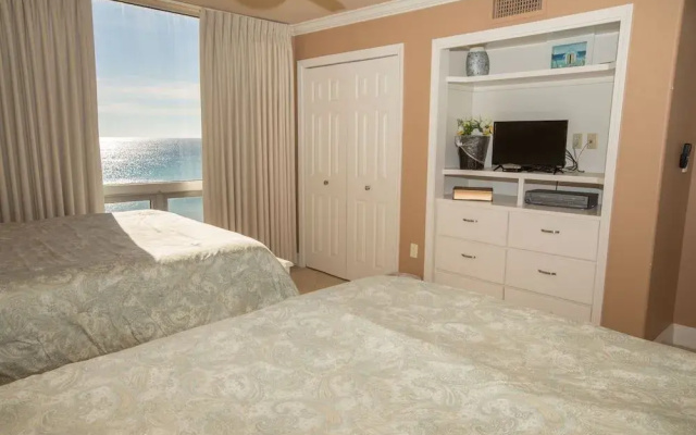 Shoreline Towers 1052 2 Bedroom Condo by RedAwning