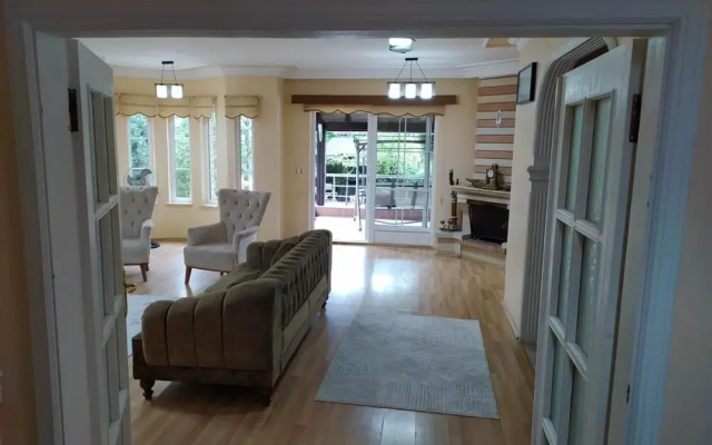 Cozy Home With Pool and Fireplace in Sapanca