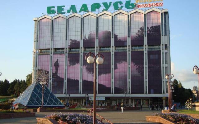 Отель Comfort Arenda Minsk 3 Минск вид на фасад