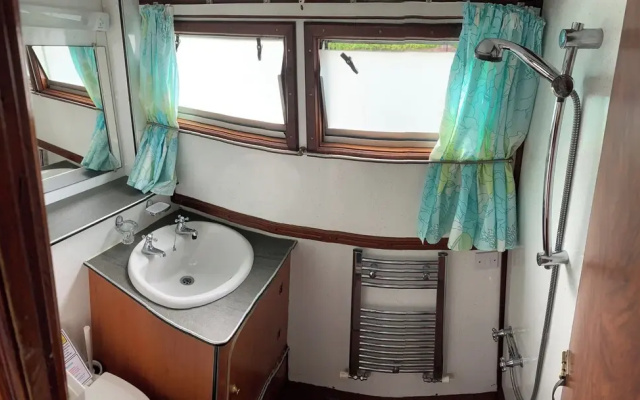 Stone - Self-drive Boat - Sleeps 8 - Pet Friendly