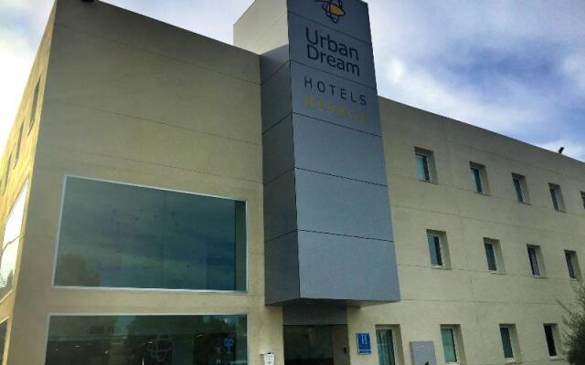Hotel Urban Dream Nevada вид на фасад