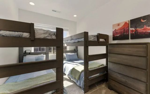 Hallser's Hive #4 3 Bedroom Townhouse