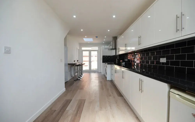 Victoria Apartment