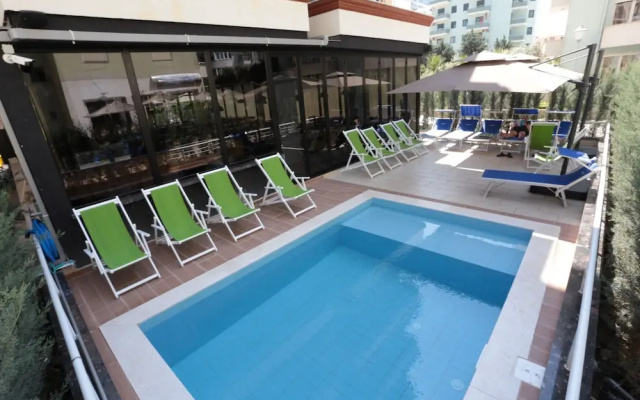 Alvin Comfort Hotel