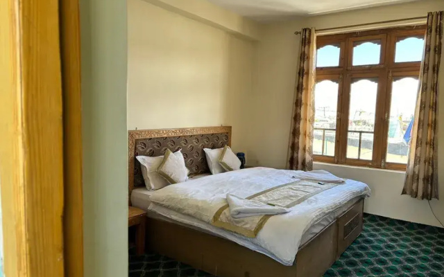 TIH Tsomoriri Hotel Lake View