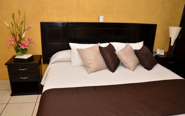 Hotel Suite Azomali