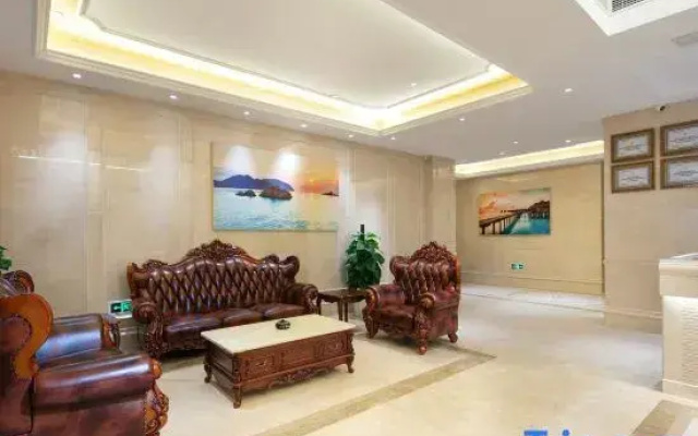 Vienna Hotel (Longhui Bus Terminal)