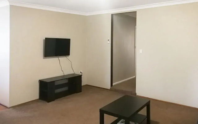 5 Bed House Close to Dubbo Zoo