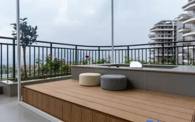Shennong Huayu Hot Spring Homestay with Sky Garden.