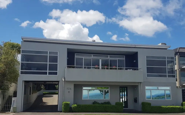 Ultimate Luxury on Lake Terrace