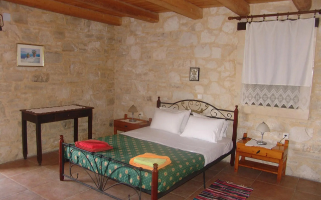 Spacious Villa in Margarites With Private Garden